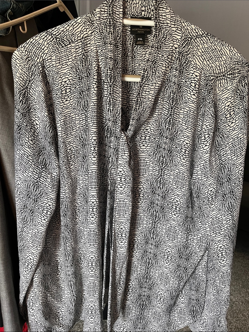 Blouse. Black and white, 100% polyester